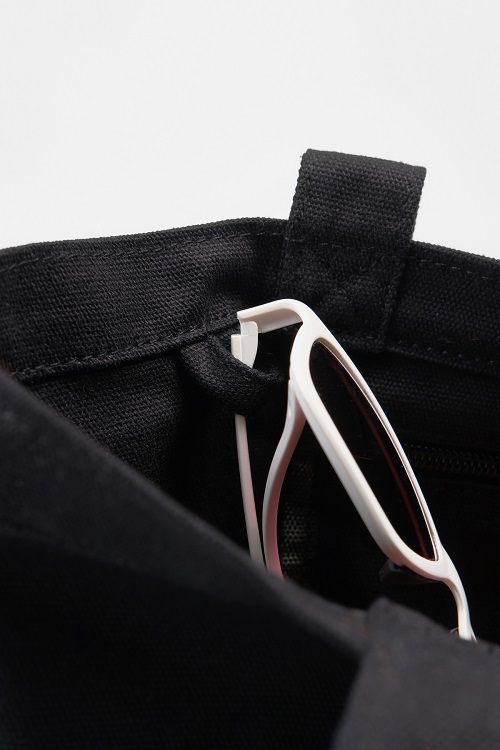 ESSENTIALS SAFE TOTE BAG BLACK